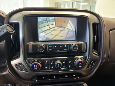 Used 2018 Chevrolet Silverado 1500 LTZ w/ Texas Edition image 13