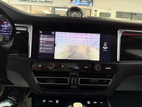 Used 2023 Porsche Macan AWD/4WD image 27