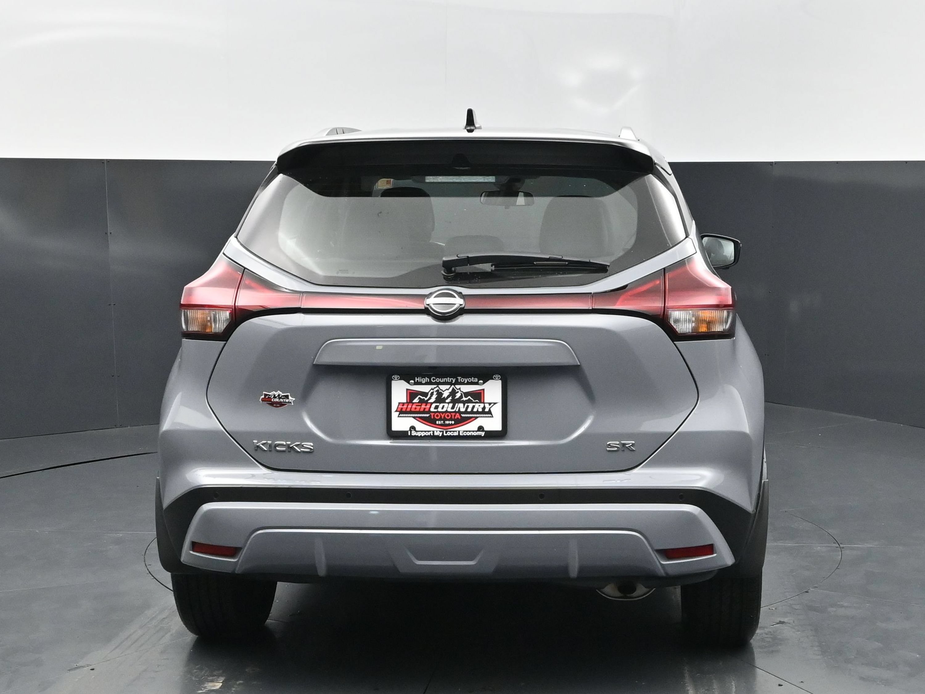 Used 2024 Nissan Kicks SR w/ SR Premium Package FWD image 5