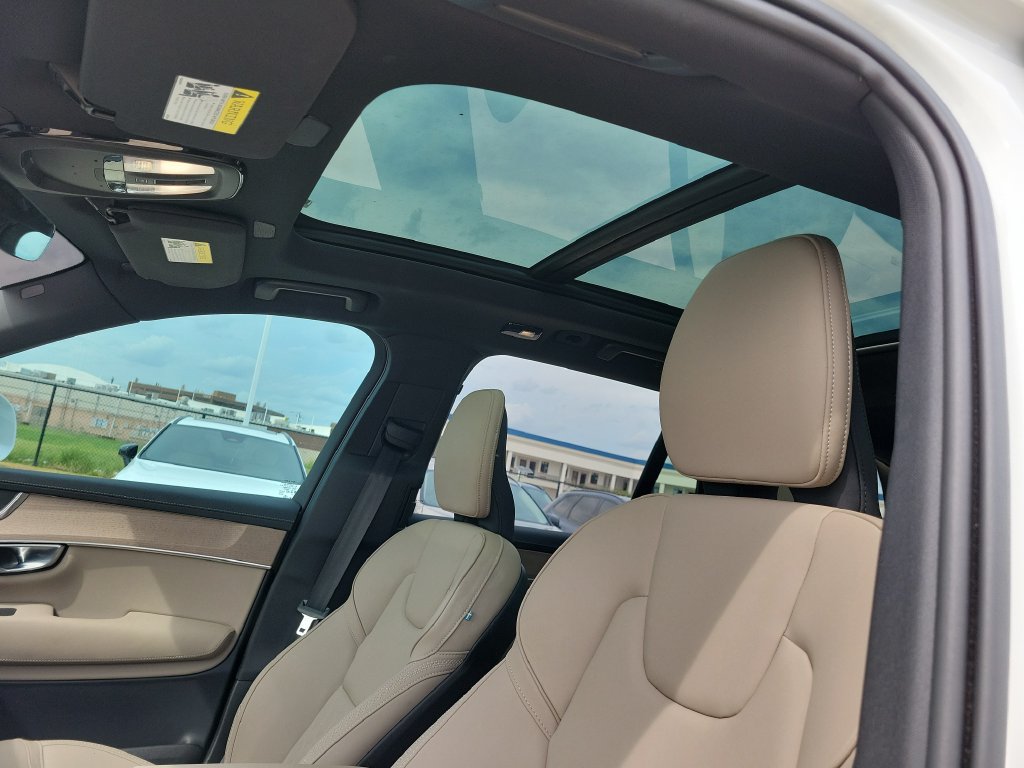 Used 2026 Volvo XC90 B5 Plus w/ Protection Package Premier AWD/4WD image 19
