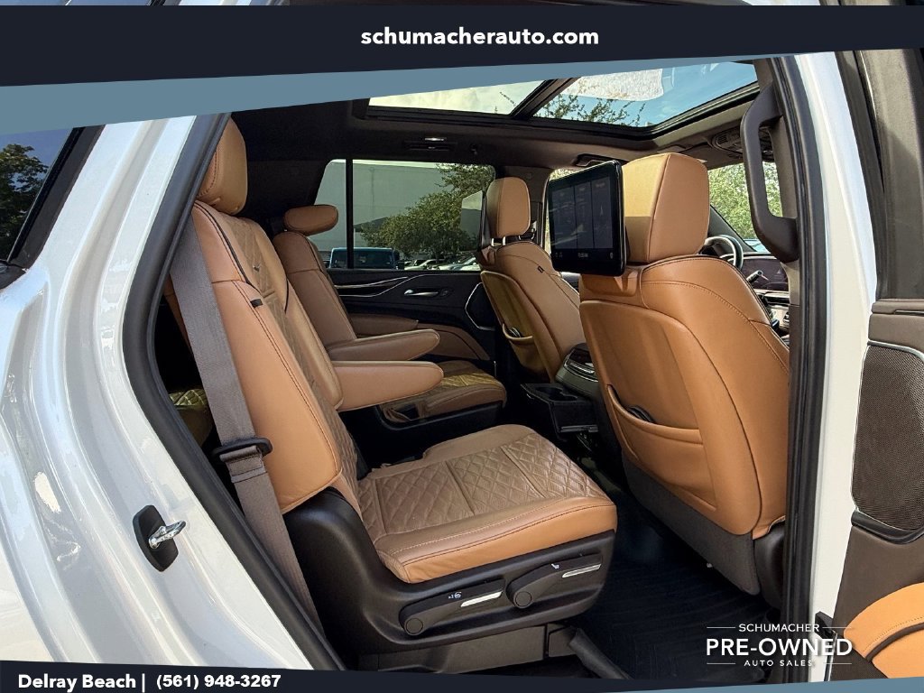 Used 2021 Cadillac Escalade Premium Luxury RWD image 16