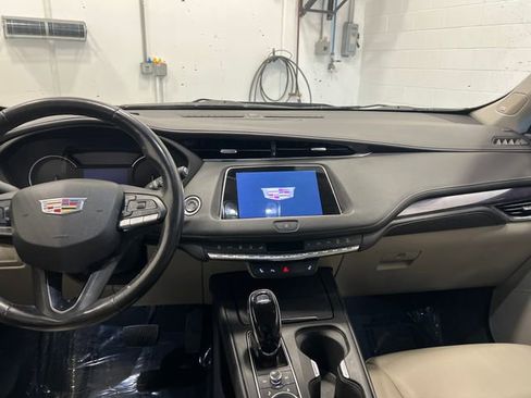 Used 2023 Cadillac XT4 Luxury w/ Cold Weather Package image 11