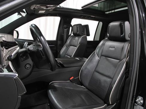 Used 2022 Cadillac Escalade ESV Sport w/ Touring Package image 5