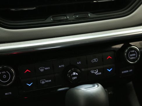 Used 2023 Jeep Compass Limited w/ Sun and Sound Group AWD/4WD image 19