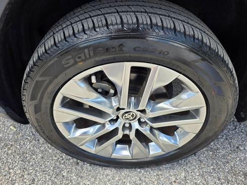 Used 2021 Toyota RAV4 XLE Premium FWD image 9