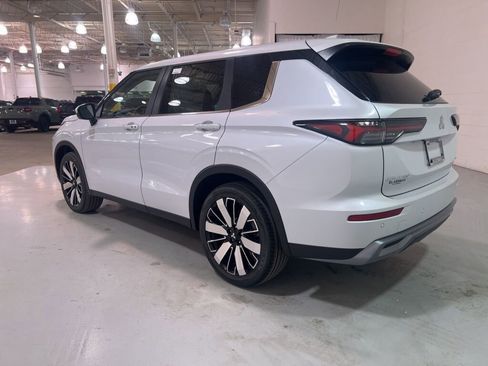 New 2025 Mitsubishi Outlander SE image 5