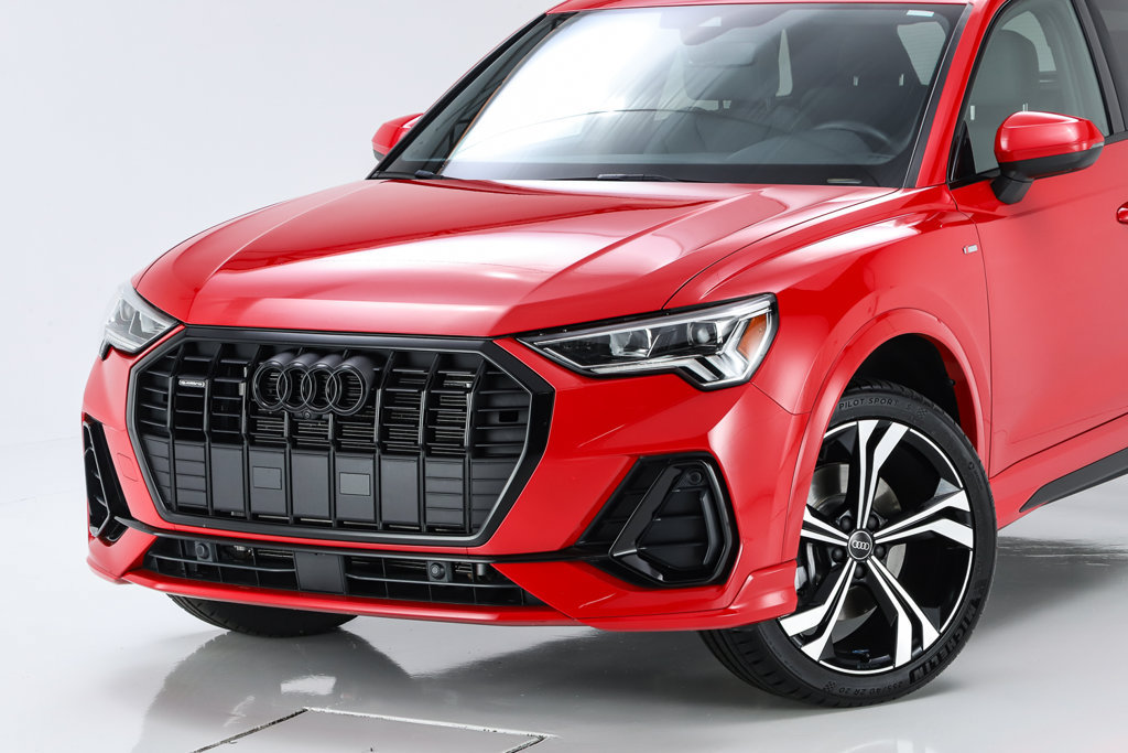 Used 2024 Audi Q3 2.0T Premium Plus w/ Premium Plus Package AWD/4WD image 3