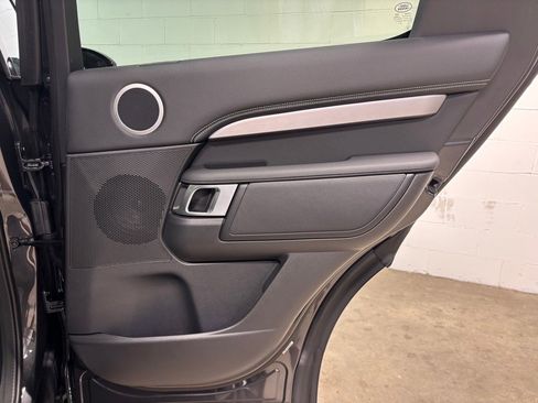 New 2025 Land Rover Discovery Dynamic SE image 37