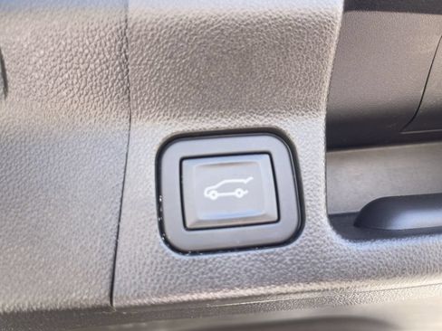 Used 2023 GMC Acadia SLT w/ Preferred Package AWD/4WD image 8