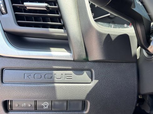 Used 2023 Nissan Rogue S FWD image 28