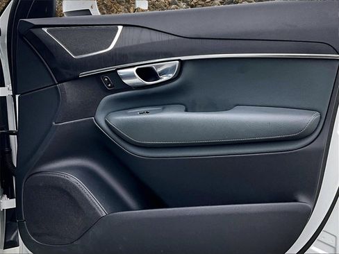 Used 2020 Volvo XC90 T6 Momentum image 21