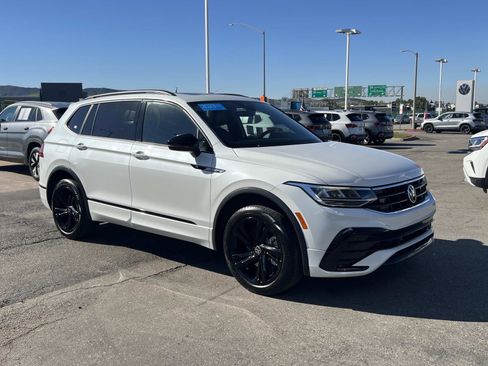 Certified 2023 Volkswagen Tiguan SE R-Line image 29