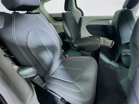 Used 2024 Chrysler Voyager LX image 25
