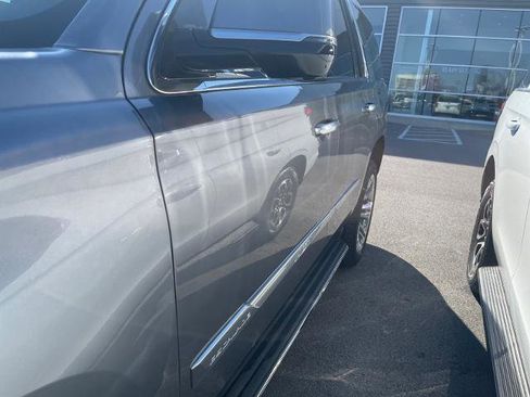 Used 2020 Cadillac Escalade Luxury w/ LPO, Radiant Package image 5