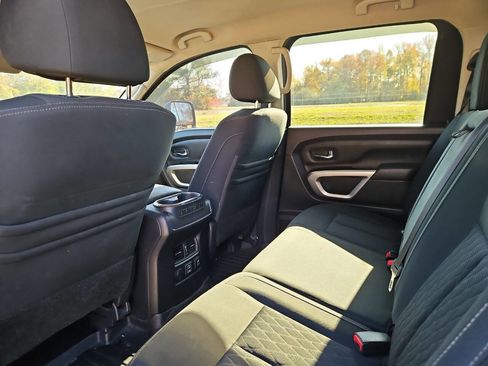 Used 2019 Nissan Titan SV w/ SV Convenience Package image 13