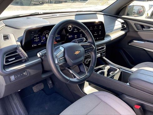 Used 2025 Chevrolet Traverse LT AWD/4WD image 14