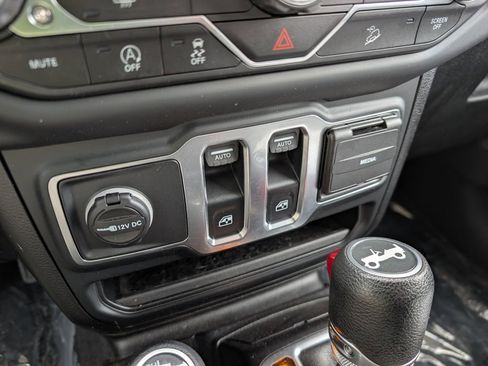 Used 2018 Jeep Wrangler Sport S image 28