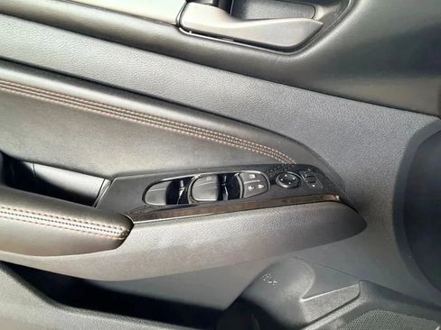 Used 2023 Nissan Altima 2.5 SR FWD image 16