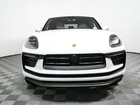 New 2026 Porsche Macan AWD/4WD image 3