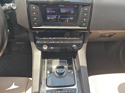 Used 2018 Jaguar F-PACE Premium AWD/4WD image 10