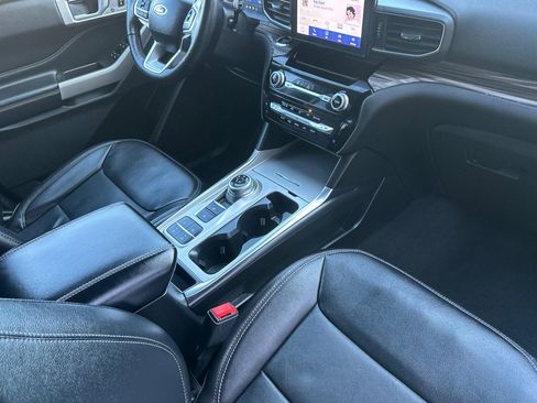 Used 2024 Ford Explorer Limited image 17