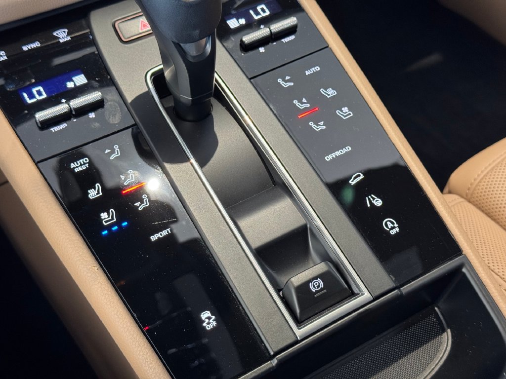 Certified 2026 Porsche Macan AWD/4WD image 25