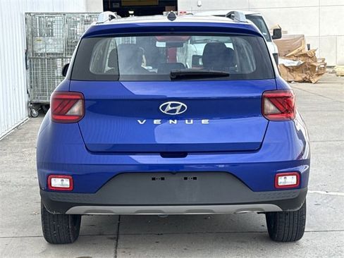 Used 2025 Hyundai Venue SEL image 5