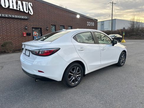 Used 2019 Toyota Yaris LE image 5