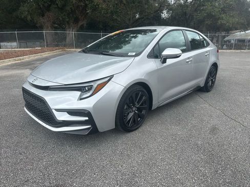 Used 2023 Toyota Corolla SE image 3