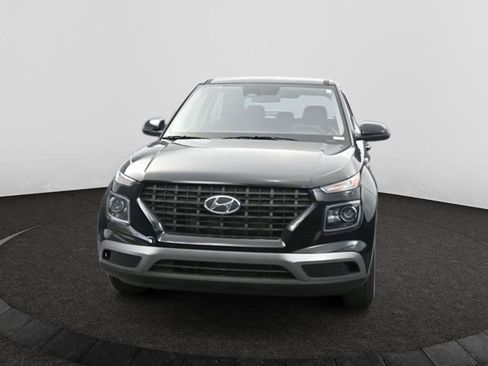 Used 2025 Hyundai Venue SE image 2