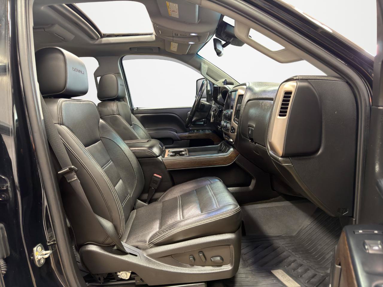 Used 2018 GMC Sierra 3500 Denali w/ Duramax Plus Package AWD/4WD image 32