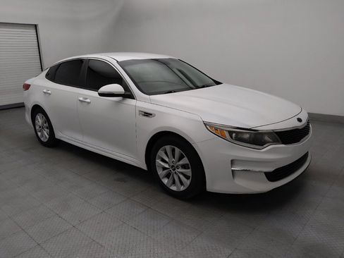 Used 2018 Kia Optima LX w/ 17" Alloy Wheels Package FWD image 11
