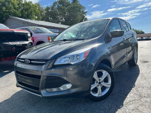 Used 2015 Ford Escape SE FWD image 1