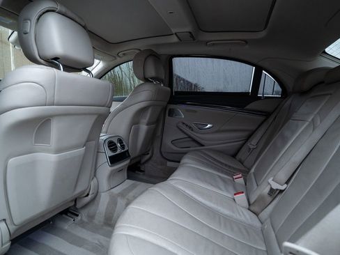 Used 2017 Mercedes-Benz S 550 Sedan image 33
