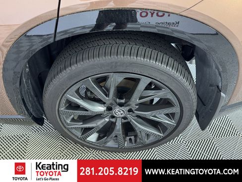 New 2025 Toyota Crown Signia image 15