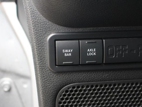 Used 2016 Jeep Wrangler Unlimited Rubicon w/ Connectivity Group image 15