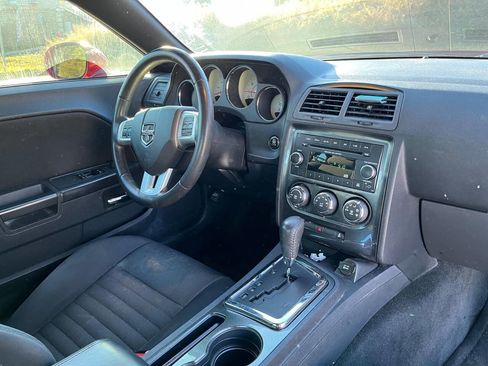 Used 2013 Dodge Challenger SXT image 12