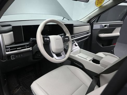 Used 2025 Hyundai Santa Fe SEL FWD image 16