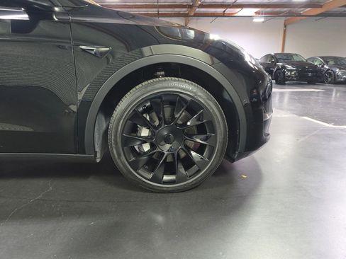Used 2022 Tesla Model Y Long Range AWD/4WD image 19