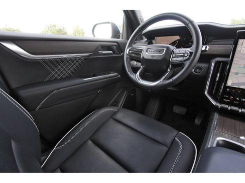 Used 2025 GMC Acadia Denali FWD image 11