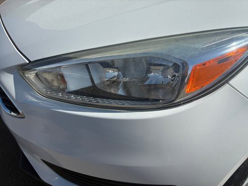 Used 2016 Ford Focus SE w/ SE Power Seat Package image 9