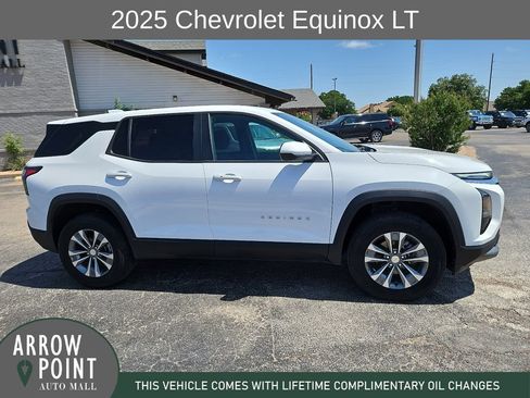 Used 2025 Chevrolet Equinox LT FWD image 13