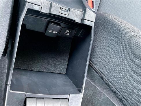 Used 2024 Toyota Corolla LE FWD image 31