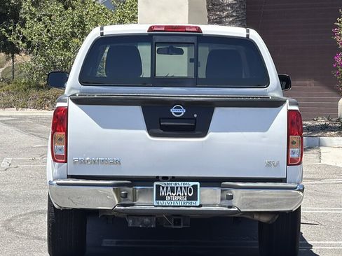 Used 2018 Nissan Frontier SV RWD image 5