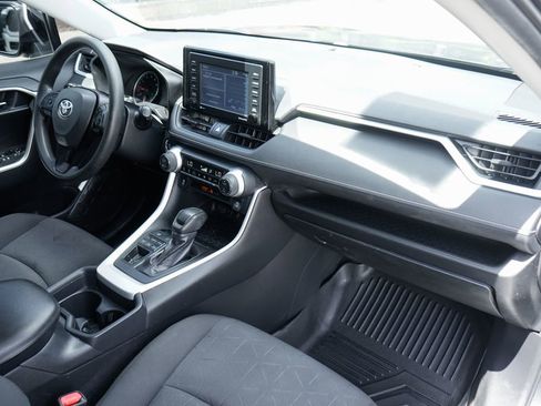Used 2020 Toyota RAV4 XLE AWD/4WD image 34