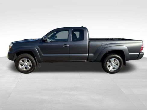 Used 2015 Toyota Tacoma 4x4 Access Cab V6 w/ TRD Sport Package image 2