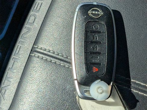 Used 2025 Nissan Pathfinder SV image 34