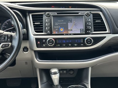 Used 2018 Toyota Highlander Limited FWD image 31