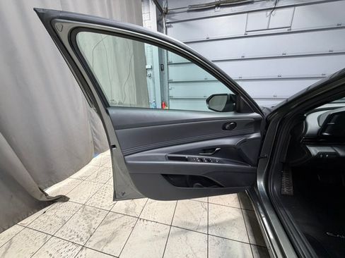 Used 2025 Hyundai Elantra Sport FWD image 11