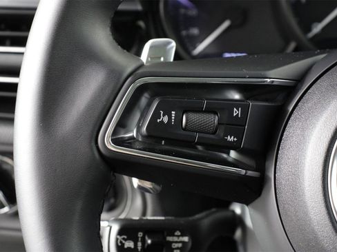 Used 2025 Porsche Macan image 14